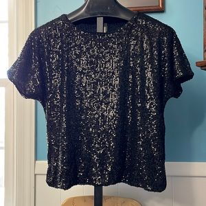 H&M Black Short Sleeved Holiday Sequin Top-Small, straight lines, lined